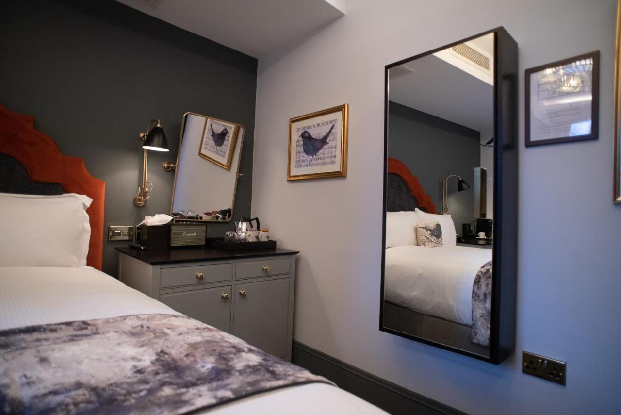 Blackbird London Luaran gambar